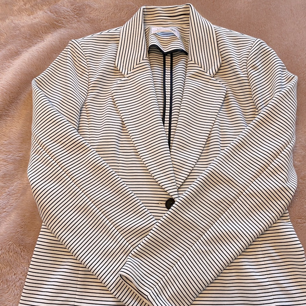 Black abs white stripe blazer